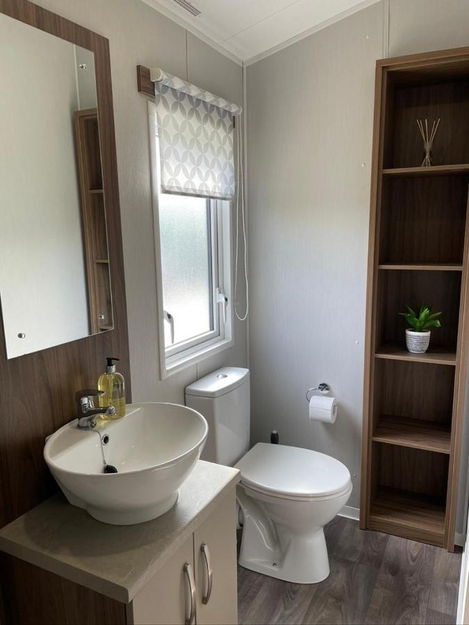 6 Berth Comfy Homely Caravan, Dog Friendly Belton with Browston Exterior photo