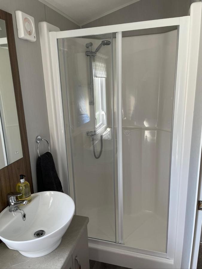 6 Berth Comfy Homely Caravan, Dog Friendly Belton with Browston Exterior photo