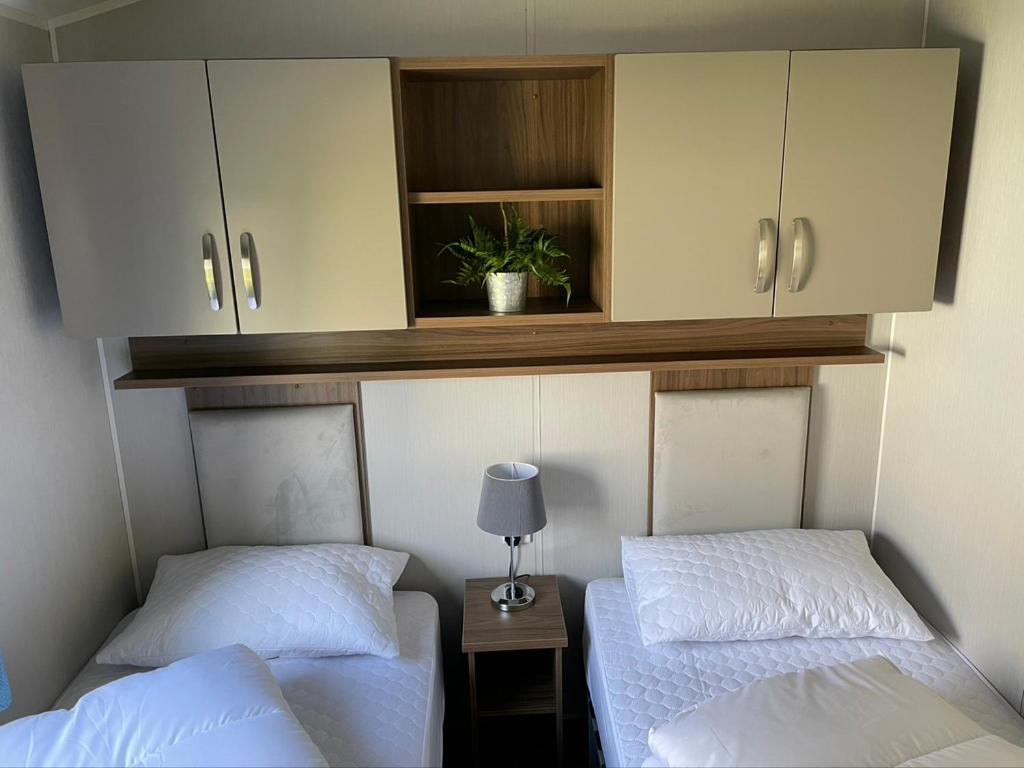 6 Berth Comfy Homely Caravan, Dog Friendly Belton with Browston Exterior photo