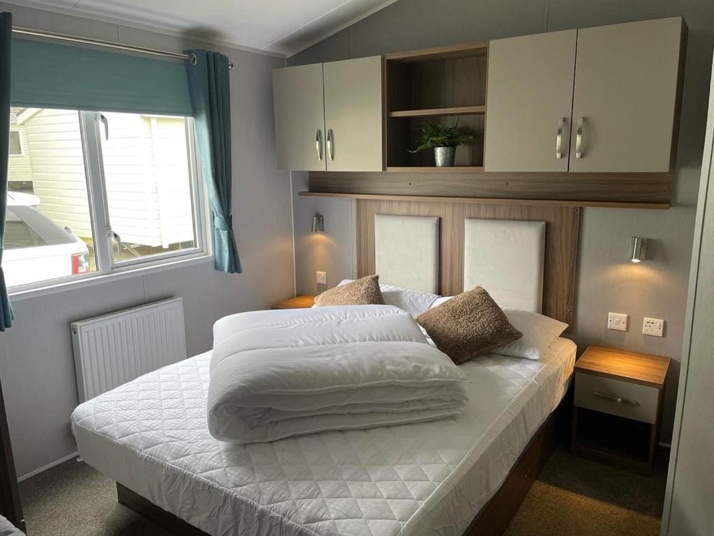 6 Berth Comfy Homely Caravan, Dog Friendly Belton with Browston Exterior photo