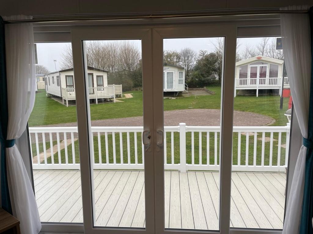6 Berth Comfy Homely Caravan, Dog Friendly Belton with Browston Exterior photo