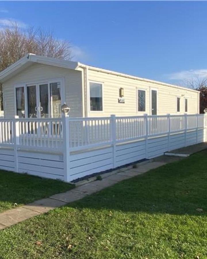 6 Berth Comfy Homely Caravan, Dog Friendly Belton with Browston Exterior photo